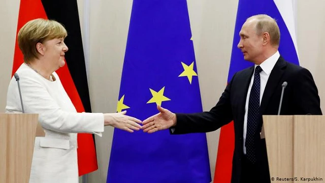 Tổng thống Nga Vladimir Putin và Thủ tướng Đức Angela Merkel (trái).