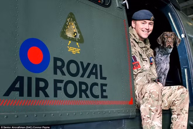 Khoảnh khắc khác lạ về lực lượng không quân Anh