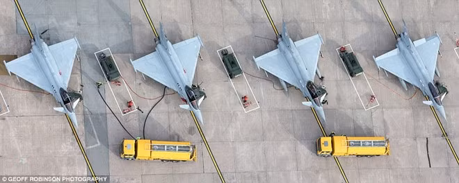 Khoảnh khắc khác lạ về lực lượng không quân Anh