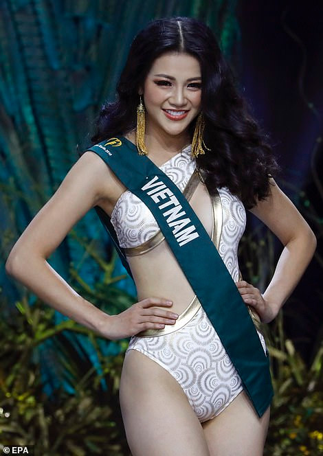 Nguyễn Phương Khánh trong trang phục áo tắm. Nguyễn Phương Khánh trong trang phục áo tắm.