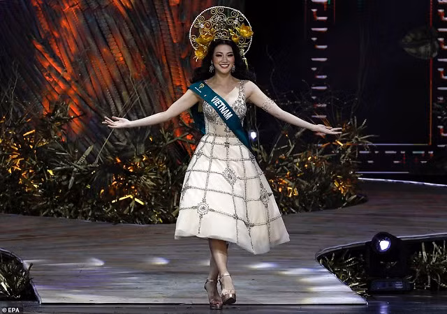 Nguyễn Phương Khánh là sinh viên marketing và thanh thạo tiếng Anh.