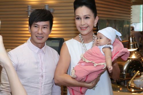 Diễm My U60 mê mẩn “công chúa út” nhà Lý Hải ảnh 5 Diễm My U60 mê mẩn