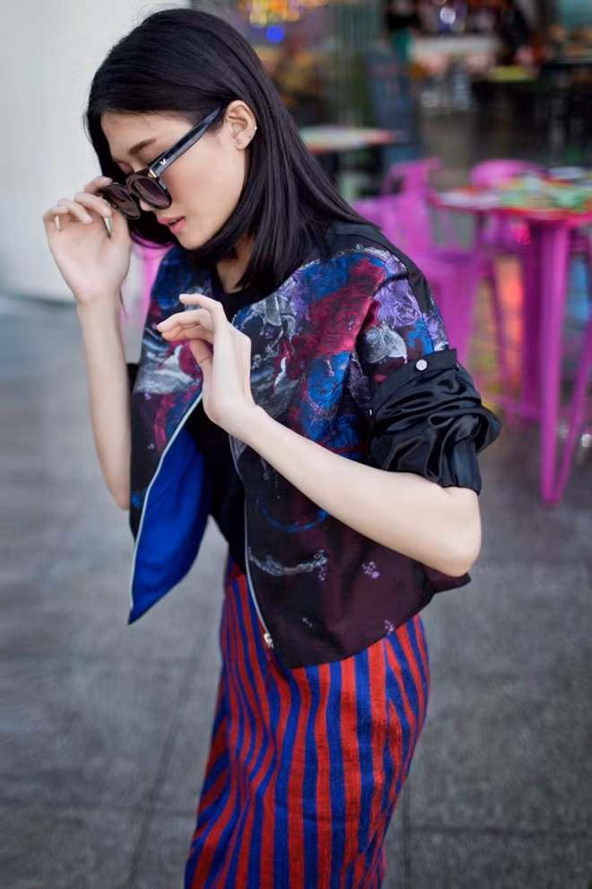 Kha Mỹ Vân lăng xê mốt xếp ly sành điệu xuống phố