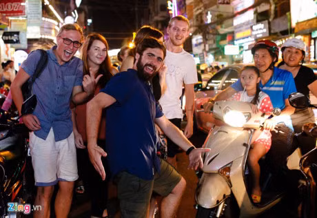 Toan canh the gioi don nam moi 2017 voi khong khi tuoi vui va phao hoa ruc ro - Anh 31