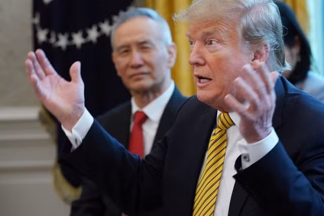 TT Mỹ Donald Trump và và Phó Thủ tướng Trung Quốc Lưu Hà.