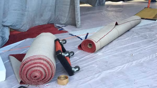  Vô số các cuộn thảm đỏ như thế này đã được tung ra để chào đón bước chân của những ngôi sao điện ảnh hàng đầu thế giới. 