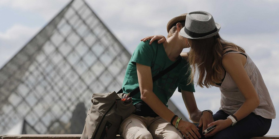 Bạn nên trải nghiệm tình yêu trước tuổi 30.