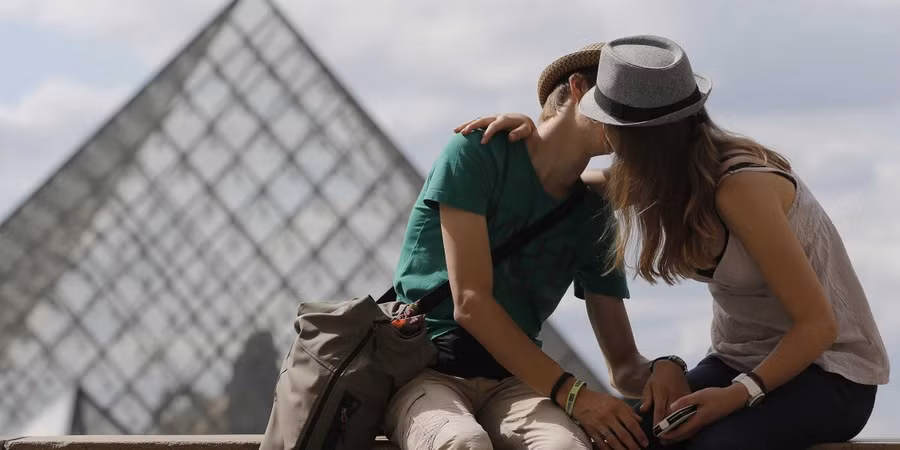 Bạn nên trải nghiệm tình yêu trước tuổi 30.