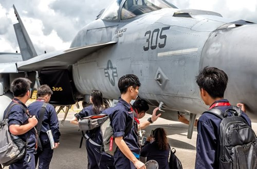 Cận cảnh máy bay tối tân tại triển lãm hàng không Singapore - ảnh 5