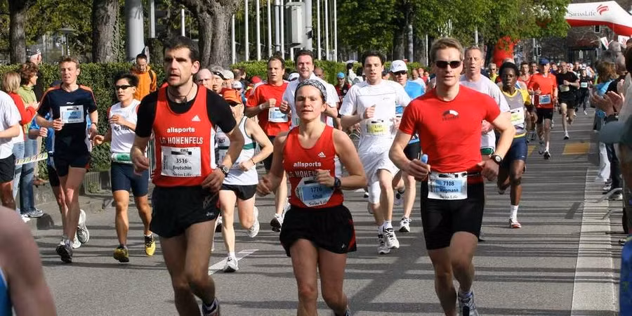 Khi còn trẻ, bạn hãy thử sức mình với các môn thể thao đường dài.