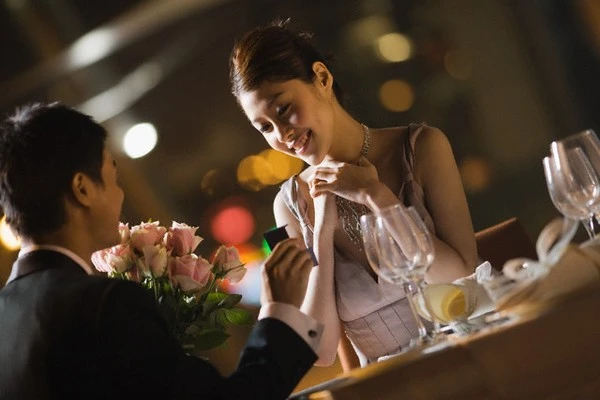 Tối Valentine 3 năm trước, anh lên kế hoạch rất hoàn hảo cho màn tỏ tình của mình (Ảnh minh họa).