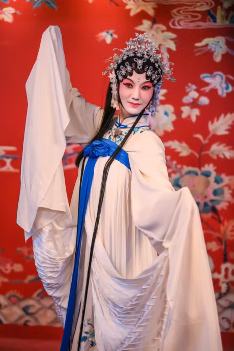 Ve dep tre trung den “khong tuong” cua sao TVB 61 tuoi - Anh 3