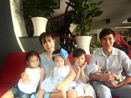 Con thứ 4 của Lý Hải - Minh Hà đáng yêu trong tiệc đầy tháng - Ảnh 7 Con thu 4 cua Ly Hai - Minh Ha dang yeu trong tiec day thang - Anh 7