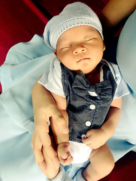 Con thứ 4 của Lý Hải - Minh Hà đáng yêu trong tiệc đầy tháng - Ảnh 2 Con thu 4 cua Ly Hai - Minh Ha dang yeu trong tiec day thang - Anh 2