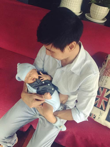 Con thứ 4 của Lý Hải - Minh Hà đáng yêu trong tiệc đầy tháng - Ảnh 4 Con thu 4 cua Ly Hai - Minh Ha dang yeu trong tiec day thang - Anh 4