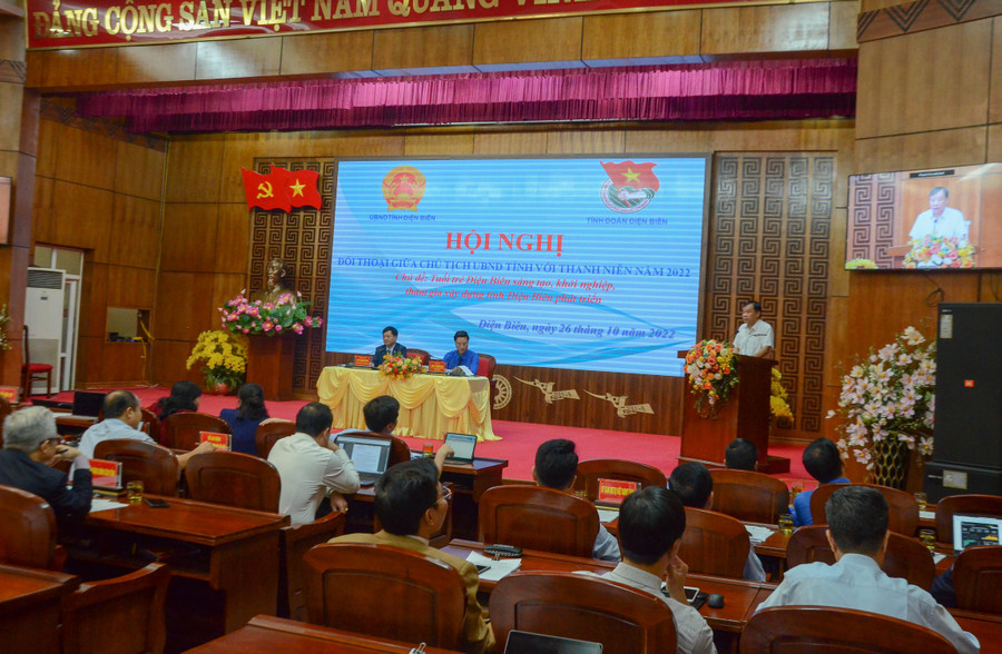 Đại diện Sở Kế hoạch và Đầu tư tỉnh Điện Biên giải đáp thắc mắc liên quan đến nhóm vấn đề về chính sách thu hút đầu tư, trong đó đề cập đến nhiều cơ hội việc làm cho thanh niên địa phương. Đại diện Sở Kế hoạch và Đầu tư tỉnh Điện Biên giải đáp thắc mắc liên quan đến nhóm vấn đề về chính sách thu hút đầu tư, trong đó đề cập đến nhiều cơ hội việc làm cho thanh niên địa phương.