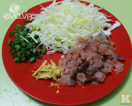 Cơm chiên cá mặn hấp dẫn ngày mới - Ảnh 4 Com chien ca man hap dan ngay moi - Anh 4