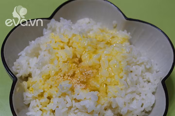 Cơm chiên cá mặn hấp dẫn ngày mới