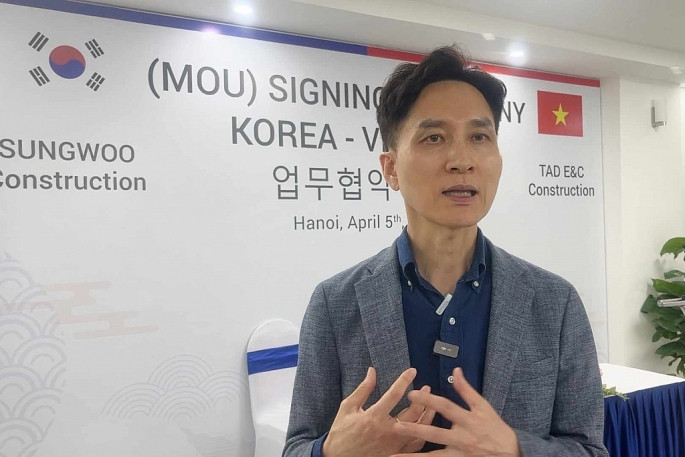 Ông Jang Sang Kyun - Phó Chủ tịch HĐQT Công ty Xây dựng Sungwoo ID kỳ vọng Sungwoo ID và TAD E&C sẽ duy trì quan hệ đối tác bền lâu, cùng phát triển lâu dài ở Việt Nam và sẽ vươn ra toàn thể thị trường Đông Nam Á trong tương lai gần. Ông Jang Sang Kyun - Phó Chủ tịch HĐQT Công ty Xây dựng Sungwoo ID kỳ vọng Sungwoo ID và TAD E&C sẽ duy trì quan hệ đối tác bền lâu, cùng phát triển lâu dài ở Việt Nam và sẽ vươn ra toàn thể thị trường Đông Nam Á trong tương lai gần.