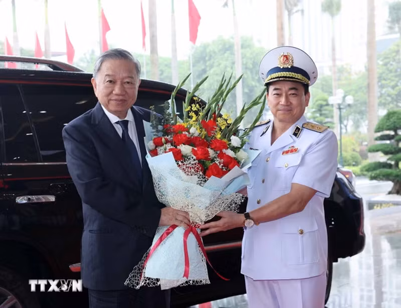 Chủ tịch nước Tô Lâm thăm, làm việc tại Bộ Tư lệnh Quân chủng Hải quân