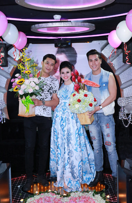 Sao Việt hội ngộ mừng sinh nhật Janny Thủy Trần - Ảnh 5 Sao Viet hoi ngo mung sinh nhat Janny Thuy Tran - Anh 5