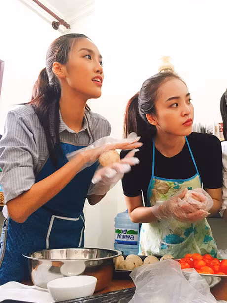 Team Lan Khue lam banh trung thu tang tre em ngheo - Anh 6