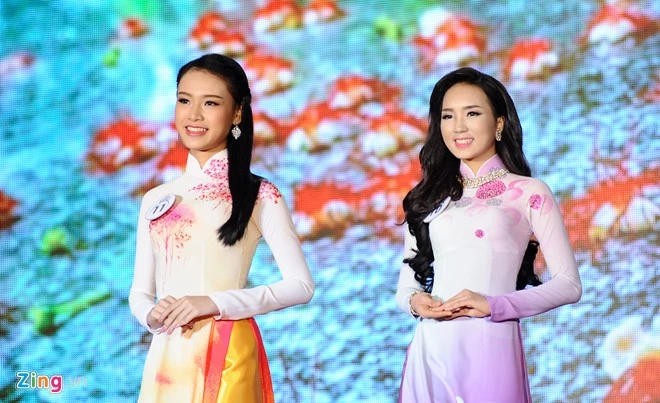 Nữ sinh Ngoại thương khoe sắc trong đêm chung kết