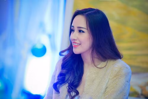 Á hậu Tú Anh 