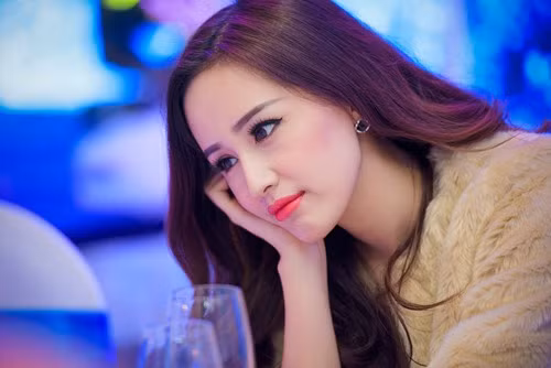 Á hậu Tú Anh 