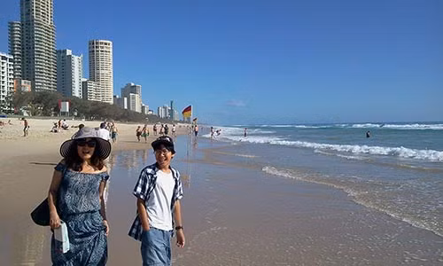 MC truyền hình đồng hành cùng những chương trình 