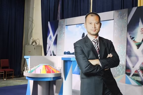 MC truyền hình đồng hành cùng những chương trình 