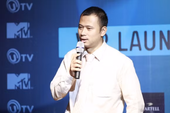 MC truyền hình đồng hành cùng những chương trình 