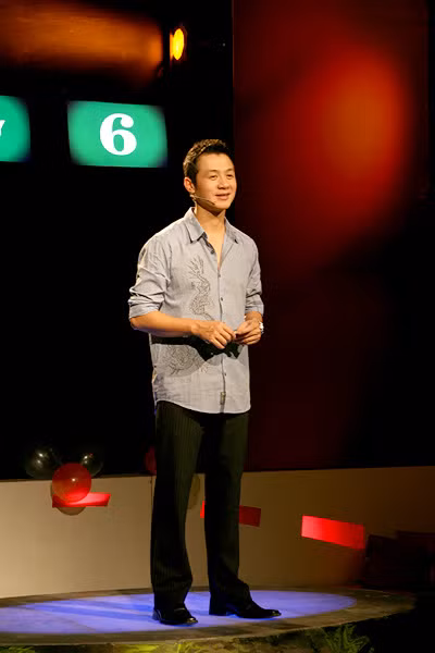 MC truyền hình đồng hành cùng những chương trình 