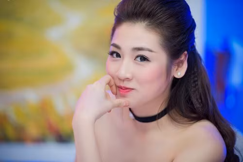 Á hậu Tú Anh 
