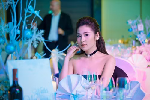 Á hậu Tú Anh 