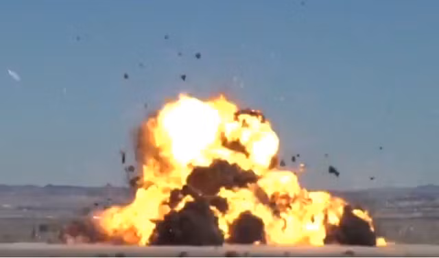 Iran tung video máy bay cảm tử không người lái khiến mục tiêu nổ tan tành