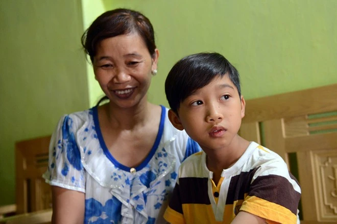 Đức Vĩnh và mẹ.