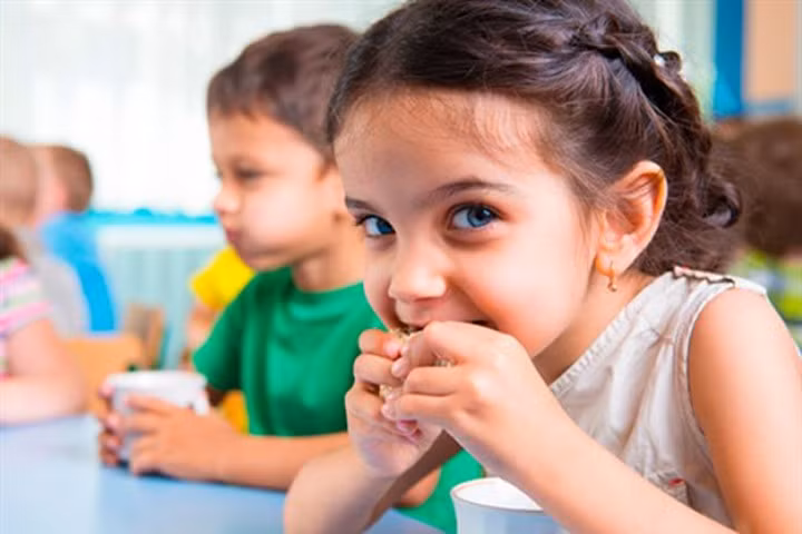 Không muốn con bị bệnh mẹ hãy dừng ngay việc cho trẻ ăn món này vào buổi sáng