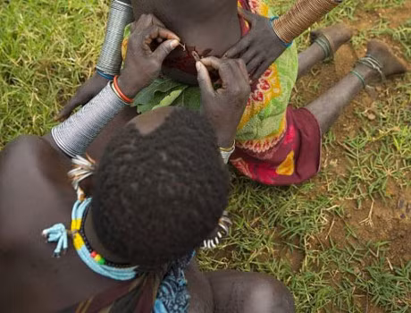 Bo toc o Ethiopia coi co the cang nhieu seo loi cang dep - Anh 1