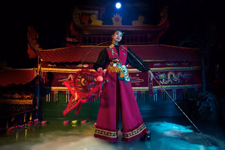 Siêu mẫu Thanh Hằng liêu trai đầy mê hoặc trong tạo hình dân gian