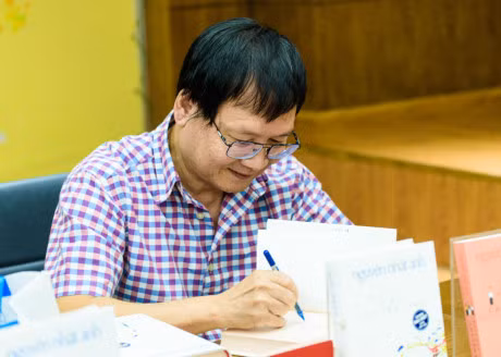 Nguyen Nhat Anh viet tac pham moi vi... tuc doc gia - Anh 2