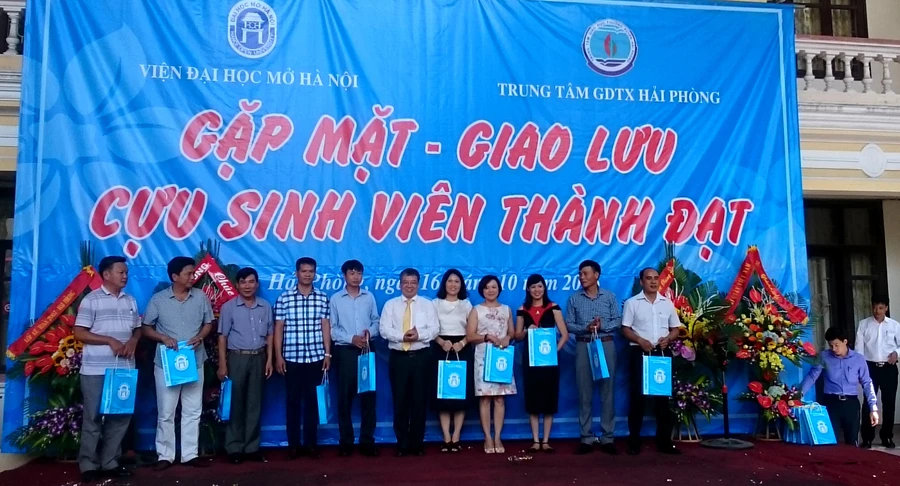 Viện Đại học Mở Hà Nội giao lưu cựu sinh viên thành đạt tại Hải Phòng