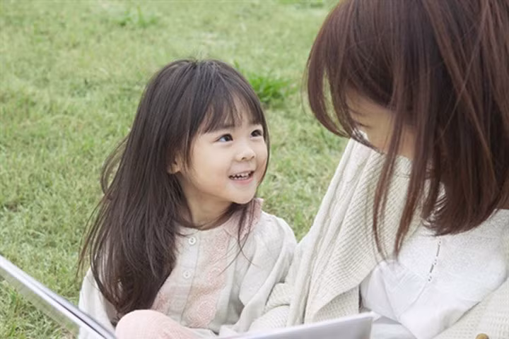 Trả lời câu hỏi "vì sao" về quả quýt, người mẹ đã dạy cho con những bài học tuyệt vời