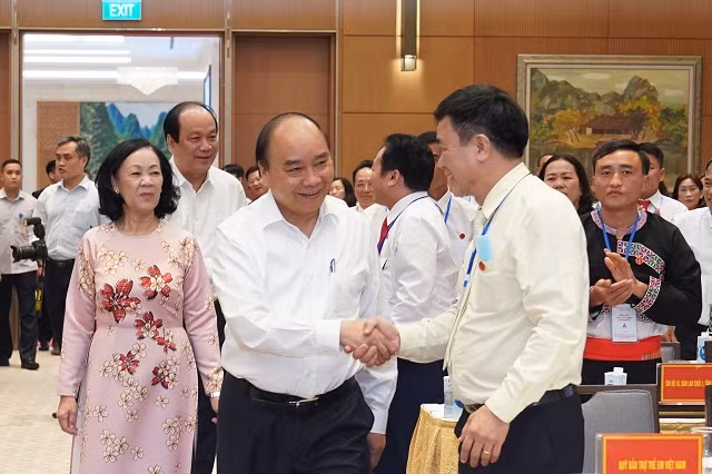 Thủ tướng Nguyễn Xuân Phúc cùng các đại biểu tham dự buổi gặp mặt. Ảnh: VGP/Quang Hiếu.