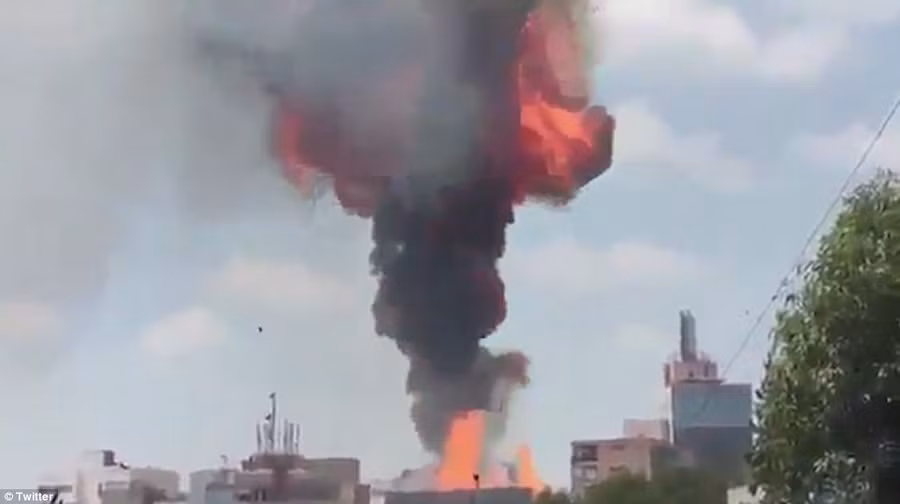 Nhiều vụ nổ xảy ra kèm theo đám cháy do nổ ống khí ga sau động đất