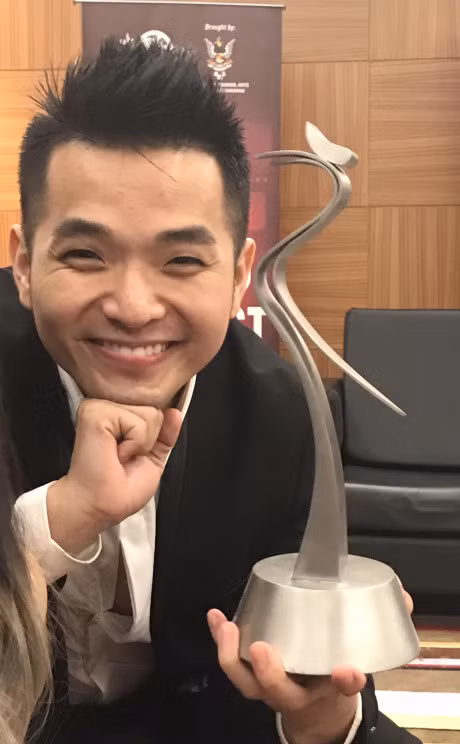 Pham Hong Phuoc khong cam duoc nuoc mat khi nhan giai 