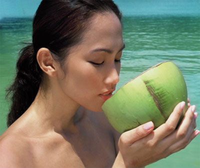 Khi uống nước dừa, nên biết những điều sau để không ảnh hưởng đến sức khỏe - Ảnh 2 Khi uong nuoc dua, nen biet nhung dieu sau de khong anh huong den suc khoe - Anh 2