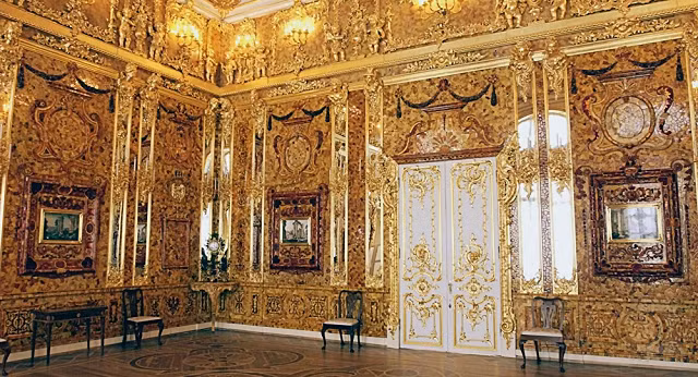 Căn phòng hổ phách được phục dựng trong suốt 24 năm ở Cung điện Catherine.