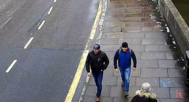 Hai nghi phạm hạ độc cha con ông Skripal là nghi phạm là Alexander Petrov và Ruslan Boshirov 