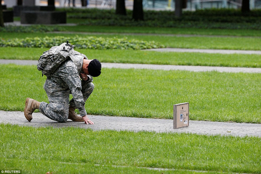 Một binh sĩ Mỹ nhớ về người quá cố trong vụ khủng bố 11/9/2001 Một binh sĩ Mỹ nhớ về người quá cố trong vụ khủng bố 11/9/2001